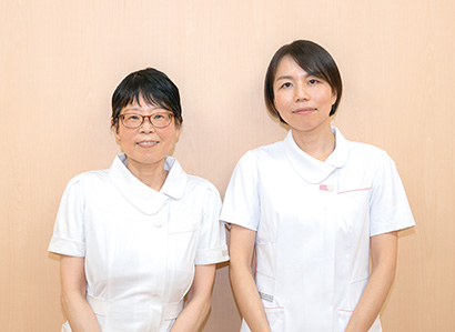 感染管理室 看護師長（左）と看護部 感染管理認定看護師（右）